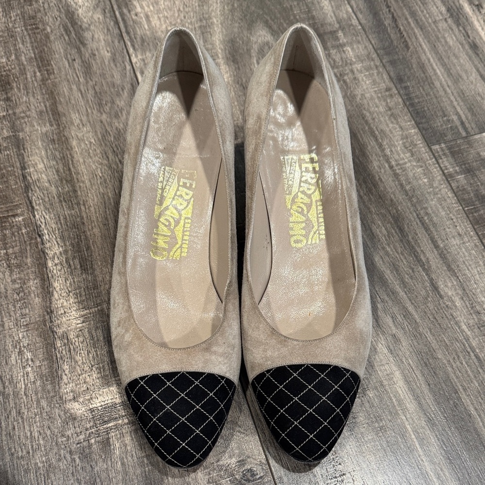Salvatore Ferragamo vintage Beige and Black Women's Shoes size 8